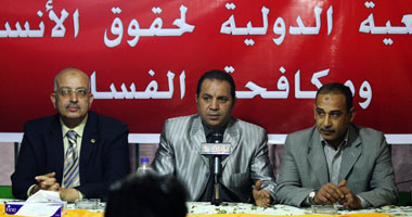 منال الطيبى: المصريون متمسكون بالاحتفال بعيد الأم رغم الظروف السيئة