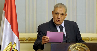 "محلب" تعليقا على إقالة محافظ الوادى الجديد: ملتزمون بالحيادية