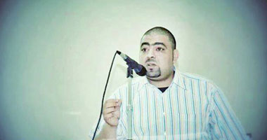 "مش عايز اقابل حد" قصيدة للشاعر عبد الله صبرى