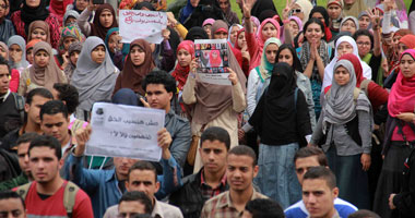وقفة احتجاجية لطلاب الإخوان أمام الباب الرئيسى لجامعة القاهرة