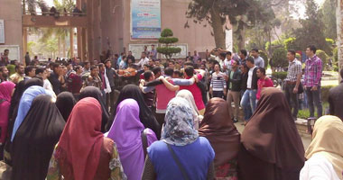 وقفه لطلاب اإخخوان بمجمع كليات جامعة بنها