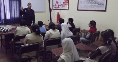 طلاب الصف الثانى الإعدادى بالمنيا بدون كتاب اللغة عربية حتى الآن