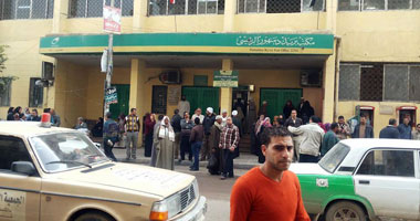 رجل أعمال يستخدم البريد فى الدعاية لـ"السيسى" ببنى سويف