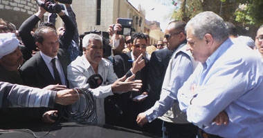 محلب: الحكومة مهتمة بتحسين خدمات المياه والصرف بالصعيد