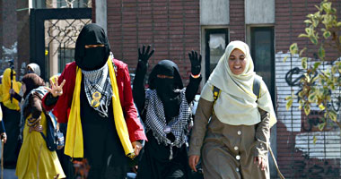 طالبات الإخوان ينظمن معرض صور بجامعة الأزهر