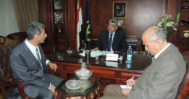 وزير الداخلية يلتقى أمين "القومى للإعاقة" ويطالب بالتواصل معهم