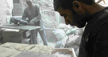 "شق التعبان".. سكنه فنانو الرخام فرحلت الثعابين