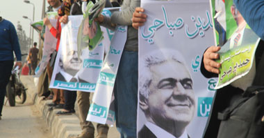 طلاب التيار الشعبى بـ"عين شمس" ينظمون سلسلة بشرية لدعم "صباحى"