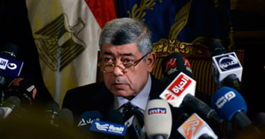 وزير الداخلية يبحث الحالة الأمنية مع الضباط بنادى طنطا الرياضى.. ويؤكد: نقف على الحياد من جميع مرشحى الرئاسة.. ونبحث صرف تعويضات لضباط الشرطة الذين احترقت سياراتهم.. ونبحث مطالب "التسليح والتدريب"