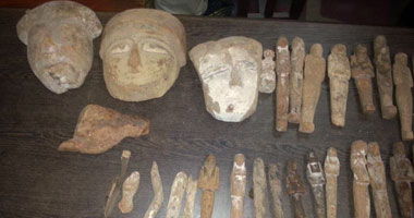 التنقيب عن الآثار حلم الشباب فى الثراء السريع.. ومواطنون بالمنيا: الحلم فى ضربة حظ.. والموت أو السجن المصير الغالب للباحثين عنه.. والأمن يسقط 3 عمليات كبيرة تجاوزت 700 قطعة أثرية خلال أسبوعين