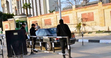 3 عربات حاملة للجنود تصل "العليا للانتخابات" لتأمين مقر اللجنة