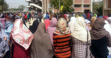 مظاهرة لطلاب الإخوان بجامعة أسيوط رفضا لعودة الحرس الجامعى 