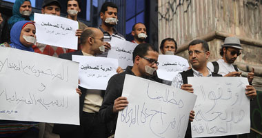 صحفيون يتظاهرون أمام النقابة للإفراج عن زملائهم