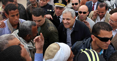 رئيس الوزراء ينهى جولته بالجيزة بزيارة عمارة فيصل المنهارة