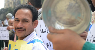 طلاب ينظمون وقفة للتضامن مع العمال أمام "الوزراء".. والأمن يمنعهم 