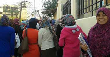 تزاحم أمام بوابات جامعة الإسكندرية فى أول أيام الفصل الدراسى الثانى 