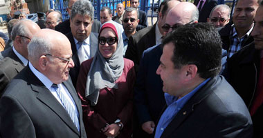 وزير النقل يتفقد أعمال تطوير المنطقة الأولى بميناء الإسكندرية