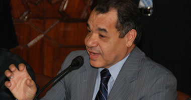 خلاف بين الجمل وروابط المعلمين حول صرف الكادر