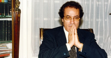مطالب بتدخل الرئاسة لحسم معركة اليونسكو