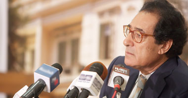 حسنى يصدر قراراً بتشكيل مجلس أمناء بيت الشعر