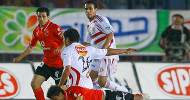 تاريخ الحكام الأجانب فى القمة "مش هتقدر تغمض عينيك".. الزمالك ينسحب اعتراضا على طرد عبدالعزيز.. الحكم يغادر الملعب ويعود بعد وقفة رمضان صبحى وخناقة الشوارع.. كروت حمراء تزين الديربى.. ولقاء القطبين يتحول لسويقة