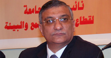 جامعة عين شمس تبحث نقل مقابر وسط القاهرة