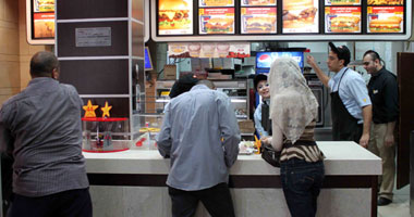 شركات الوجبات السريعة تعوض خسائرها  