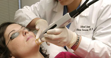 إيجابيات وسلبيات استخدام الليزر لإزالة الشعر الزائد