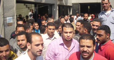 "موظفو القومى للترجمة" يعتصمون احتجاجا على إلغاء مكافآتهم