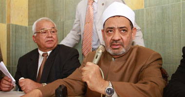 شيخ الأزهر يصل "صول" ويفتتح معهداً دينياً