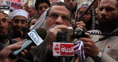 عبود الزمر يقود مظاهرة الجماعة الإسلامية أمام السفارة الأمريكية 