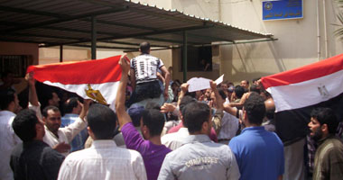 اعتصام 25 عاملاً بـ"طيبة العاشر" احتجاجا على فصلهم