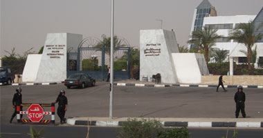 فوج بولندى يلتقط صوراً لمستشفى شرم الشيخ الدولى
