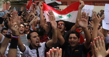 الجالية السورية بالقاهرة تقطع الكهرباء عن سفارتها