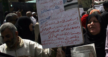 بالصور.. مظاهرة لأهالى المسجونين الجنائيين أمام العدل