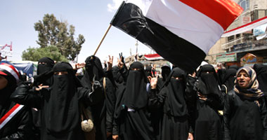 عناصر من الأمن القومى اليمنى تنظم مظاهرة تأييد لصالح أمام سفارتهم بالقاهرة