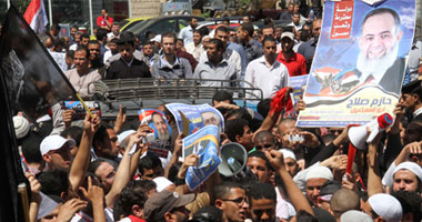 المئات من أنصار أبو إسماعيل يتظاهرون داخل مجلس الدولة