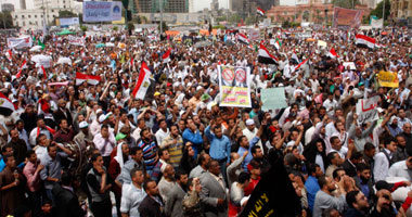 توافد المتظاهرين على التحرير للمشاركة فى مليونية "حماية الثورة"  