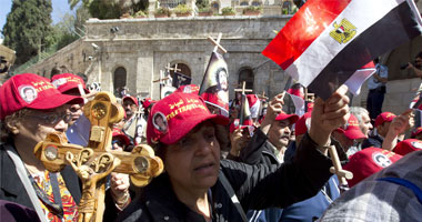 بالصور.. الأعلام المصرية تغزو احتفال عيد القيامة بالقدس