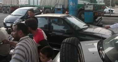 بالصور.. أزمة السولار تجتاح المحافظات.. تعطل حركة السياحة فى جنوب سيناء.. وتوقف المخابز عن العمل بالإسماعيلية.. وقطع الشوارع الرئيسية بالعريش.. وأجهزة الرقابة تحبط تهريب 434 ألف لتر للسوق السوداء 