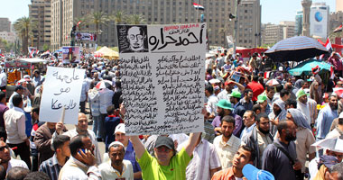 بيان مطالب مليونية اليوم.. الالتزام بالجدول الزمنى لتسليم السلطة فى 30 يونيه.. وانتخاب رئيس قبل الدستور.. وتشكيل حكومة إنقاذ دون موافقة العسكرى مع منع تدخله فى وضع الدستور.. ومنع الفلول من الترشح 