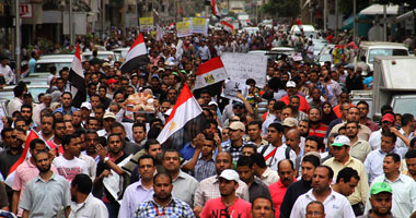 ليبراليون وإسلاميون من مسجد الفتح يطالبون بإسقاط "العسكرى"