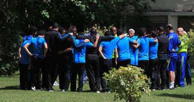 شحاتة يطالب لاعبيه بهدف مبكر يربك حسابات المغرب الفاسى