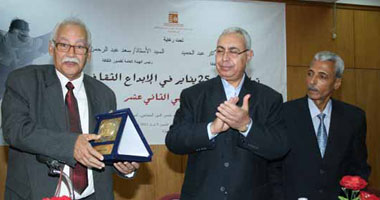 "عبد الرحمن" يدعو أدباء الأقاليم لتوجيه رسائلهم لرجل الشارع