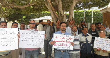 تظاهر عشرات الإداريين بـ"التعليم" أمام ديوان محافظة المنوفية
