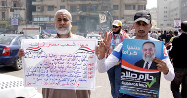 شخص يرتدى الزى الأزهرى يشعل أزمة بين أنصار أبو إسماعيل ومتظاهرى التحرير