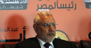 سلاسل بشرية لحملة أبو الفتوح أمام مجمع الكليات بالمنوفية