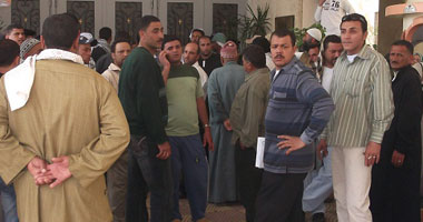 تظاهر العاملين بسيراميك العاشر من رمضان للمطالبة بزيادة الأجور