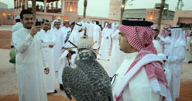 بالصور.. إقبال على جناح الإمارات فى مهرجان الجنادرية