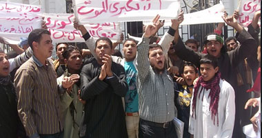 وقفة احتجاجية لأهالى 4 قرى بملوى للمطالبة بإيقاف إنشاء كوبرى 